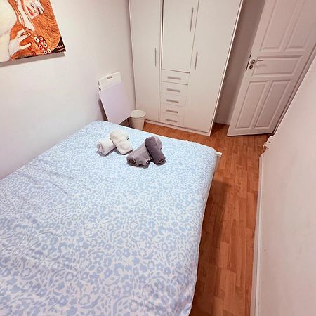 Stunning Flat For 6 People 3 Blocks From The Beach Plus Welcome Breakfast Barcelona Exterior foto
